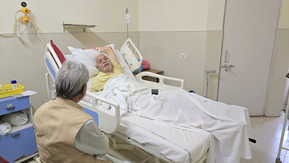 Tirath Singh Rawat (मोदी का परिवार) tweet media