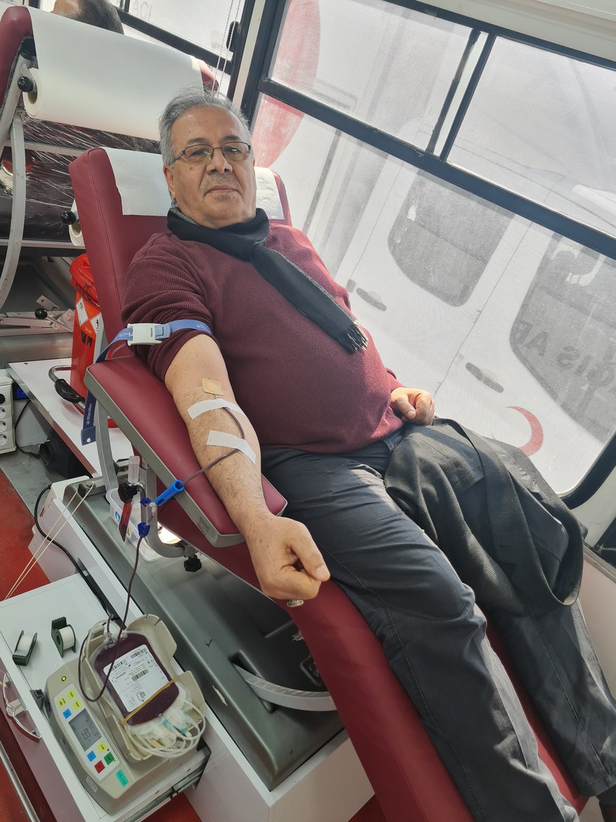 Dostbildiklerim's tweet photo. 43.cü resmi kan bağışımızı yapıp, vatandaş olmanın gönül huzuruna erdik. Bu sağlığı-sıhhati verene hamdolsun.

Barışta kan veremeyen, savaşta can veremez. https://t.co/OYVsHlrf2H