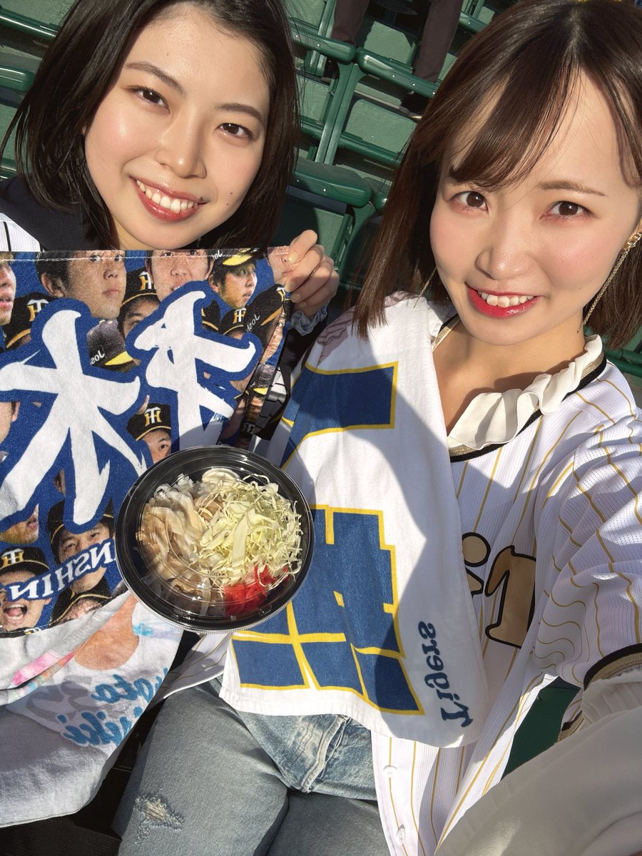 yui tweet media