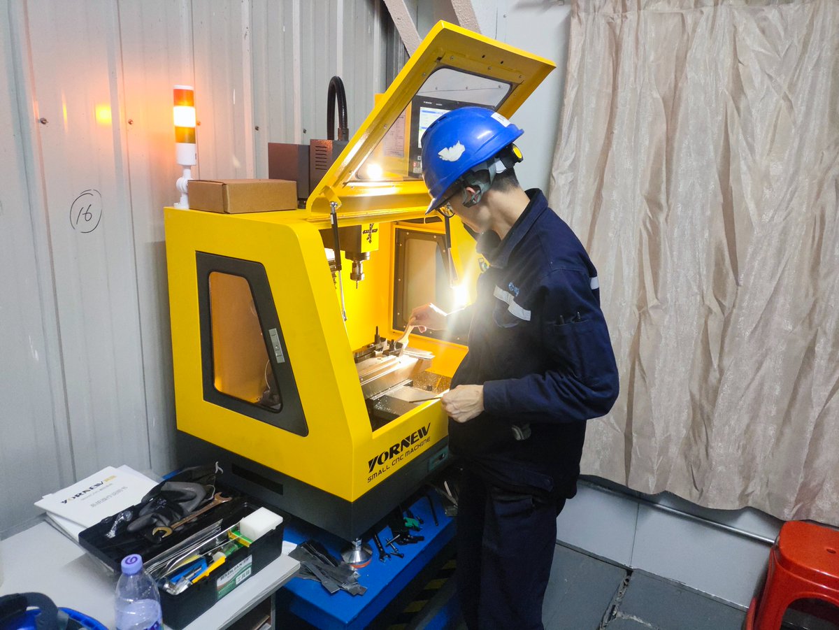 yornew_cnc's tweet photo. Great to share another successful application! Our XK200 Compact CNC Milling Machine has been deployed by a leading precision technology firm in Guangxi, specializing in high-quality material research and testing. https://t.co/k3veqZPEO9