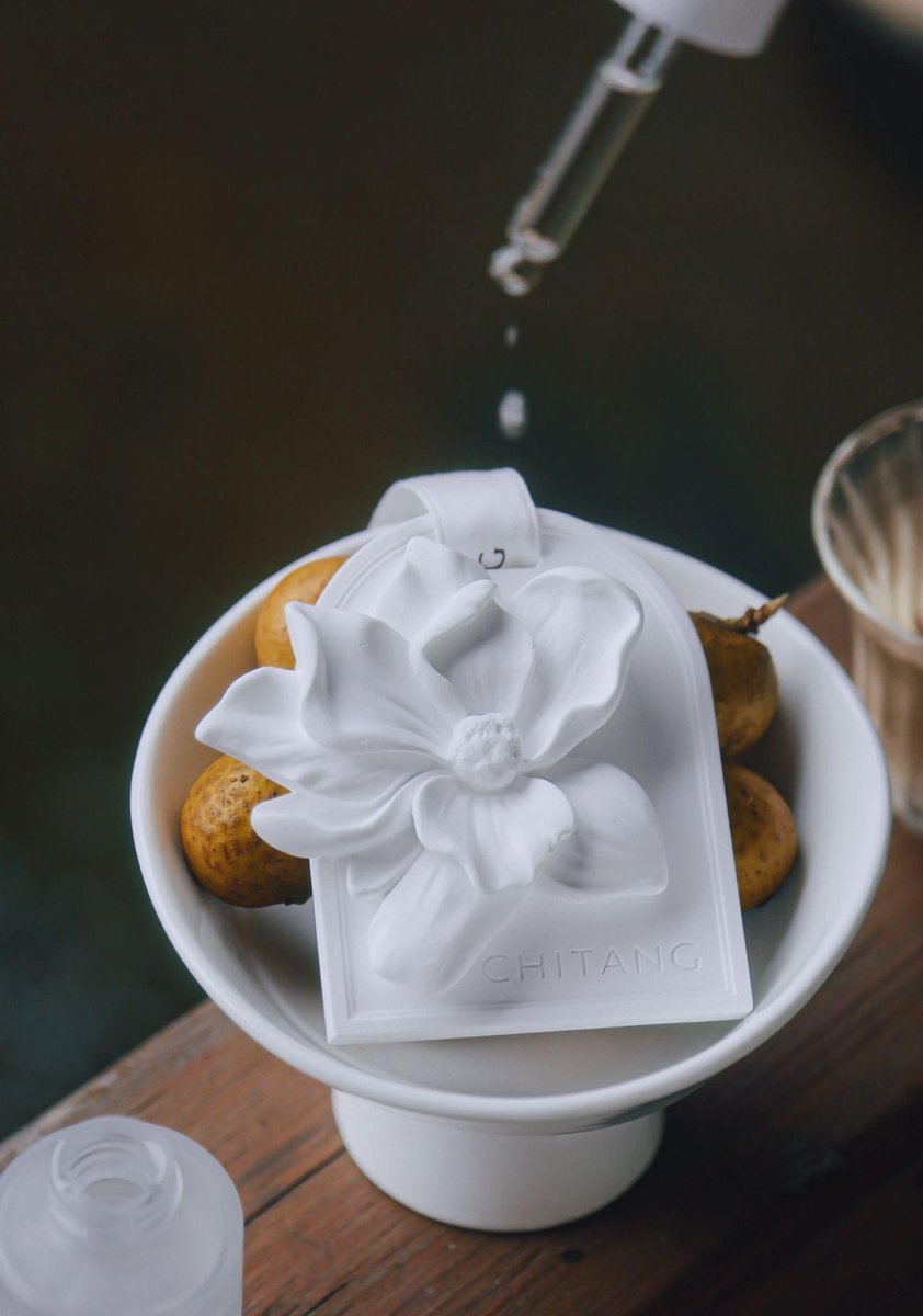 Coulibaly0777's tweet photo. Handmade charm alert! Crafted with love, this clay trinket dish is perfect for stashing rings/earrings. Polished to a soft sheen—every piece is unique, just like you. Tag a friend who’d adore this tiny treasure! #HandmadeWithLove #ClayCraftMagic https://t.co/5oaVdH0soh