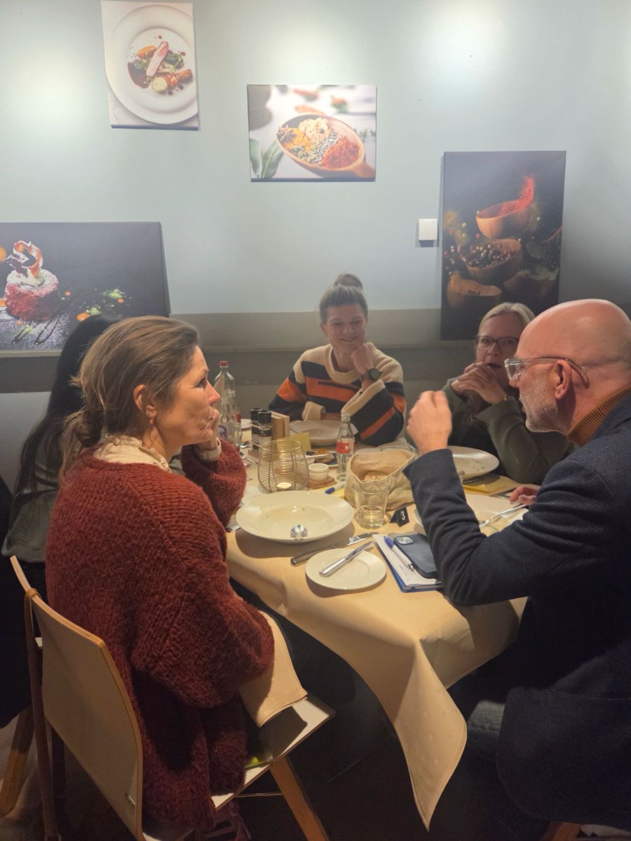 Wat gebeurt er als je goed eten en goede gesprekken combineert? 🍽️💬

Op 19 februari bracht het diner pensant van Talent Primair collega’s samen voor waardevolle inzichten en verbinding. Dit smaakt naar meer! 

#onderwijs #talentprimair