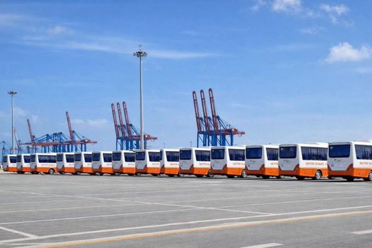 tv3_ghana's tweet image. Government has taken delivery of the first batch of 100 out of 300 new 29-seater buses procured to address public transport challenges across the country, with additional batches scheduled for arrival in August and November 2026.

#3NewsGH #TV3GH