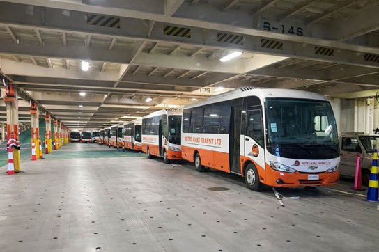 tv3_ghana's tweet image. Government has taken delivery of the first batch of 100 out of 300 new 29-seater buses procured to address public transport challenges across the country, with additional batches scheduled for arrival in August and November 2026.

#3NewsGH #TV3GH