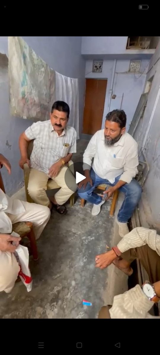 RiazAhmadKb5v's tweet photo. SUB INSPECTOR FIROZ AHMAD Nivasi 44PHQ Parisar Prayagraj dwara prarthi Riaz Ahmad Khan niwasi 621/1attarsuiya Prayagraj dauraan mukadma vicharadheen hotehue bhi adhikariyo dwara  milkar prarthi ka makaan jabran kabja kiya ja raha hai,Koi bhi adhikariprarthi kosunne ko taiyar nahi https://t.co/OlPV45vDst