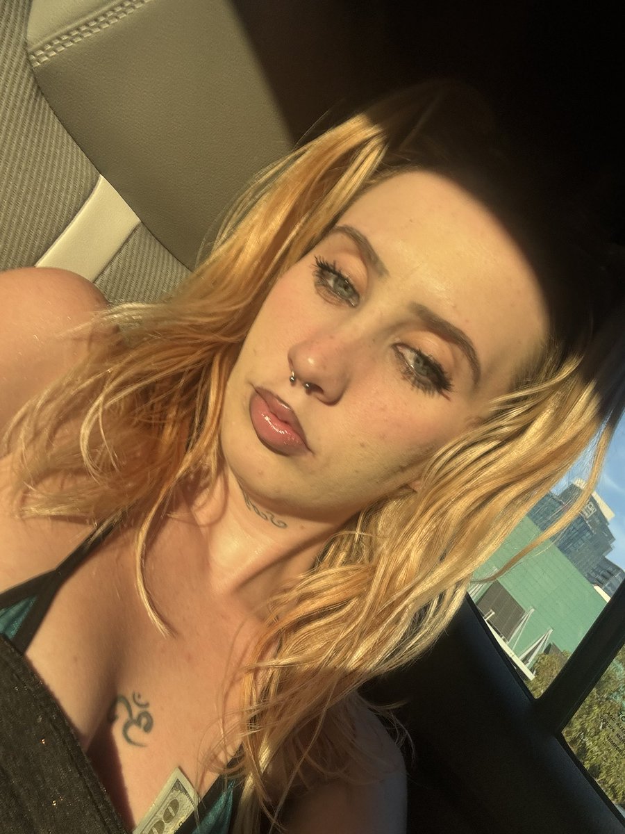 cowgirlmurda's tweet photo. who’s in Vegas⭐️ https://t.co/jb4k0g86Ag