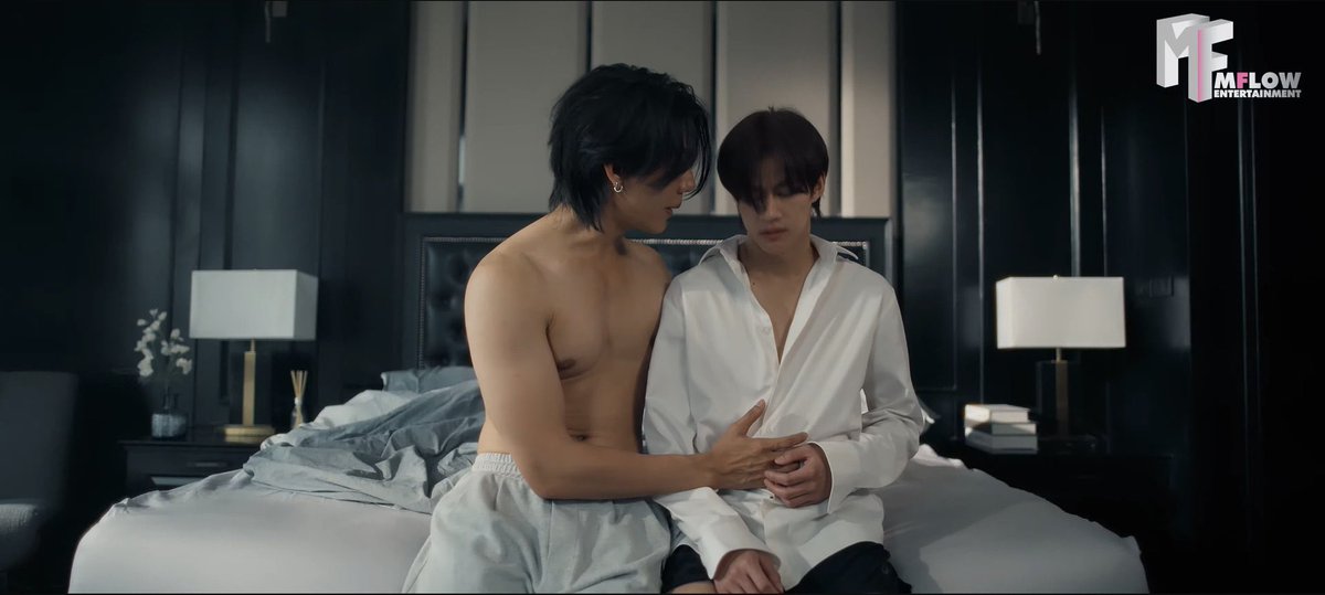 BoatOatUSA's tweet image. With each Q our excitement grows knowing we are that much closer to the moment we’ve all been waiting for since KNOT was announced, finally seeing NaKhun and Phatsa’s love story come to life. I can’t wait. 

SHOOTING KNOT Q14

#ShootingKNOT
#KNOTtheseries
#BoatOat