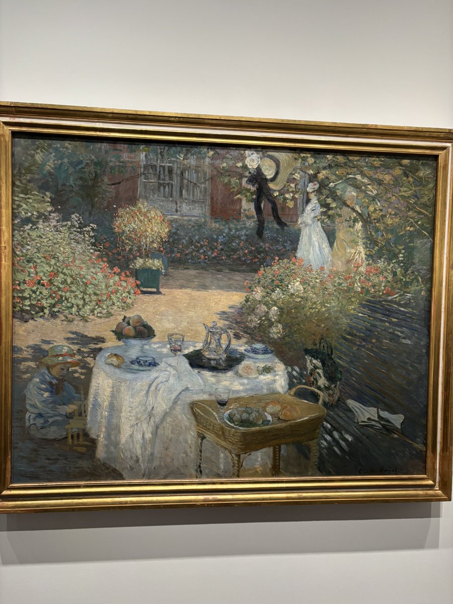 今日はアーティゾン美術館のモネ展をじっくり観てきました！オルセー美術館のモネの作品をじっくり堪能することができました！「かささぎ」の雪は白を使い分けて描かれきれいで、修復の効果かなと？「昼食」もモネらしい綺麗で大きな作品！全体的に雪の絵が多かった印象でした！