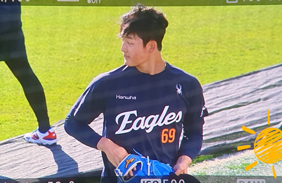 writxxr's tweet photo. 건우 오랜만 https://t.co/U8WxufqB6W