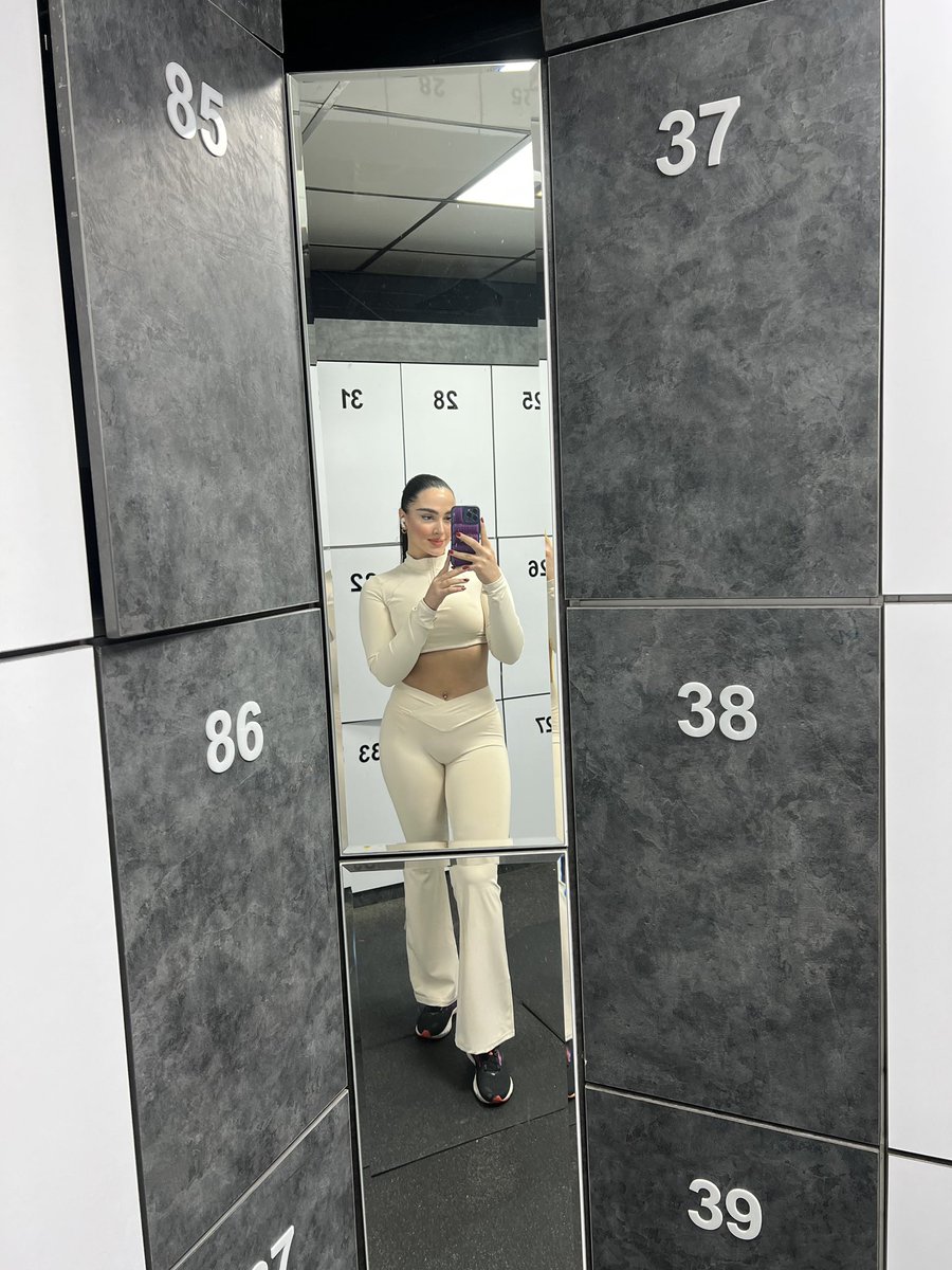 آيناز tweet media