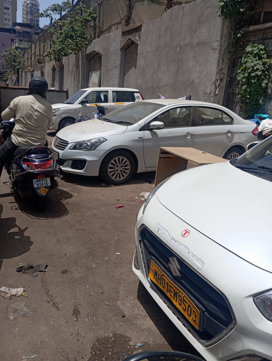 Bycullasena's tweet photo. @MTPHereToHelp pls send RTO officer at Meghraj Sethi road Byculla west 
Both side bike and car parking &amp; on gng road repair work gng on due to this both side parking traffic got jam
Need urgent action soon 
Comes under Nagpada traffic division https://t.co/vQOKG7GlqH