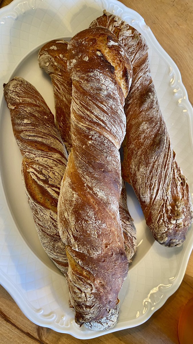 golden girl tweet media