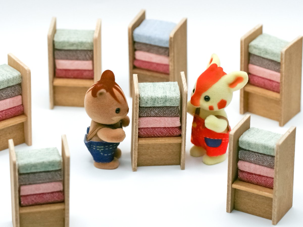 🧵ちいさな力を合わせて運搬中
＃ミニチュア　＃ドールハウス