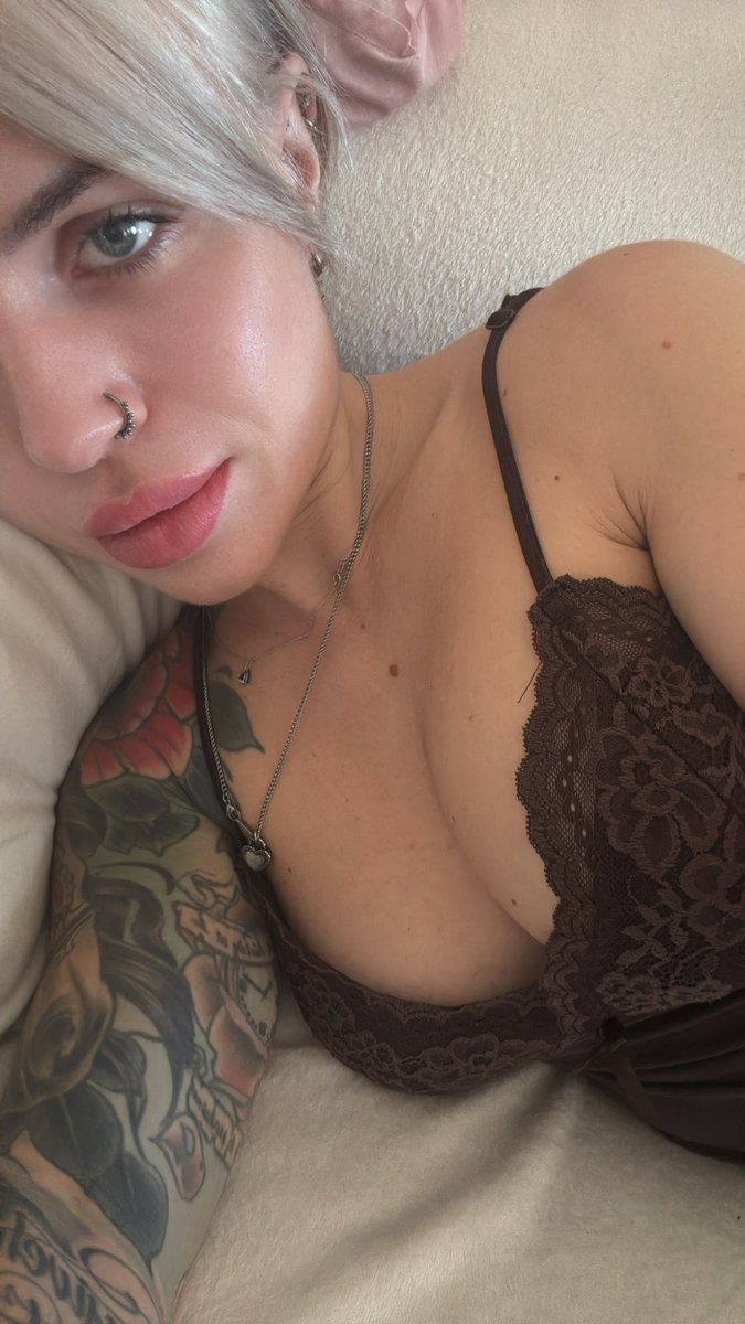 Divine Vi - Findom 2k tweet media