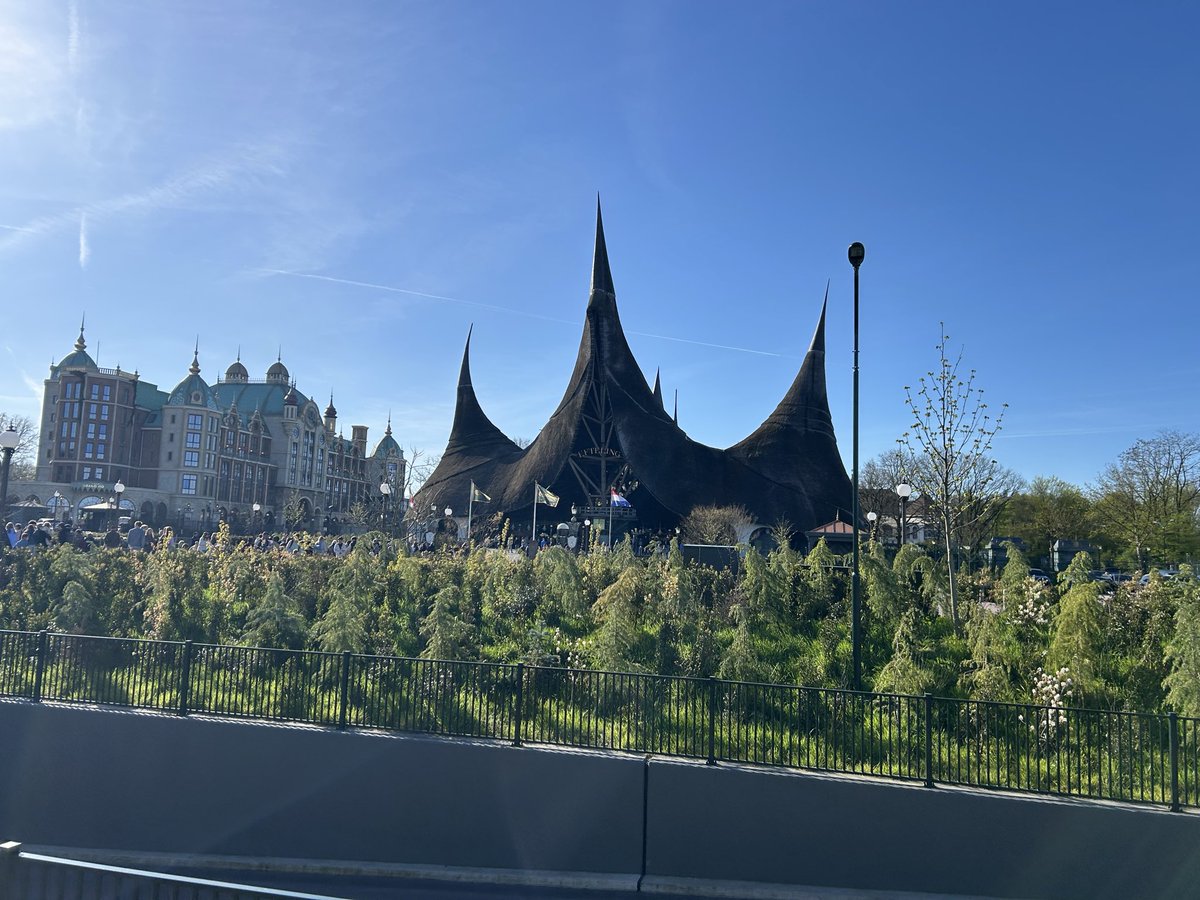 theeducakers's tweet image. Happy Holidays from the sunny Netherlands! I hope whatever you’re doing this holidays you’re able to have fun/ relax/ recharge! I’m off for a crazy fun filled day of rides and overstimulated children! ☀️ Anna #primaryteaching