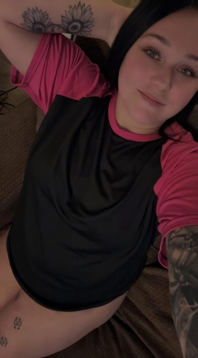 brittcraig77's tweet photo. What are you up to? 😉 https://t.co/OZxrSObjLY
