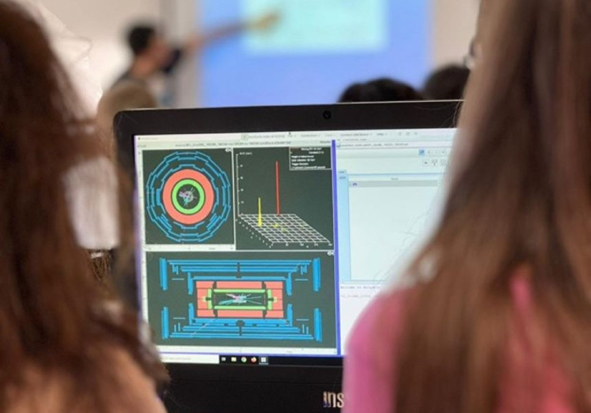 IFICorpuscular's tweet image. 📰| El IFIC celebra una nueva edición de las International Masterclasses en #física de partículas.

En 2026 se han ofrecido un total de 6 masterclasses dirigidas al estudiantado de secundaria y bachillerato, dos más que en los años anteriores.

🔗 Noticia: goo.su/xUDHU