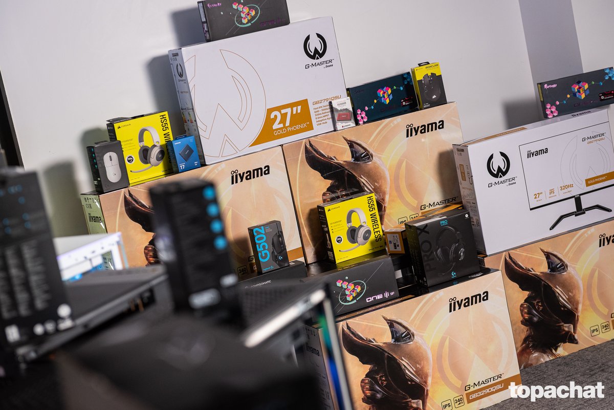 TopAchat's tweet image. On est là, on parle de la #DreamMachine dont on aura le gagnant demain...

Alors que de mon côté, je bosse depuis 2 semaines sur... autre chose ! 👀