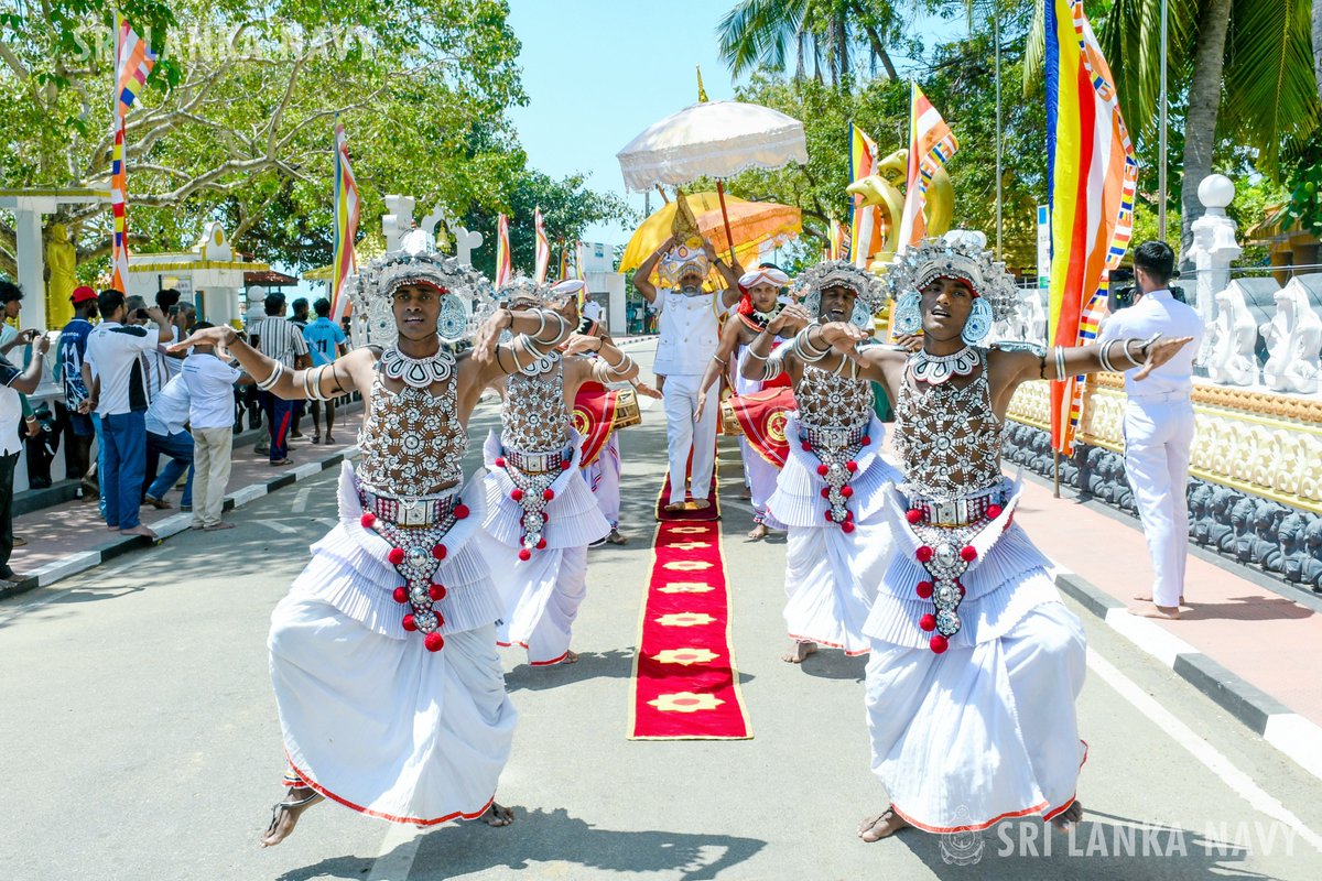 srilanka_navy's tweet photo. The @srilanka_navy facilitated a series of spiritual and religious programmes at the historic Nagadeepa Purana Rajamaha Viharaya.
#FaithAndService #Spirituality
Read more: https://t.co/6SHxW5vFtf https://t.co/72nP2f0cws