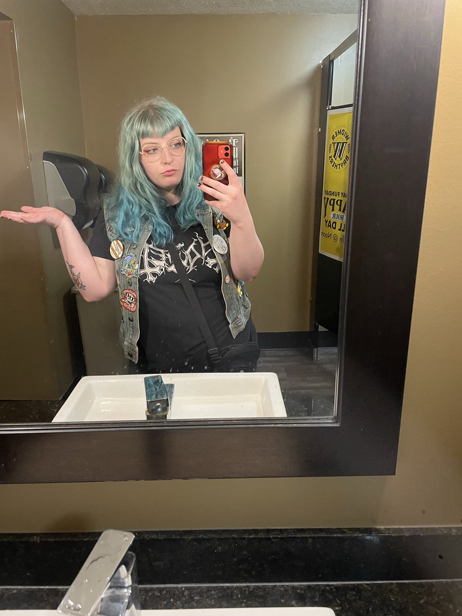 Dolly Carton tweet media