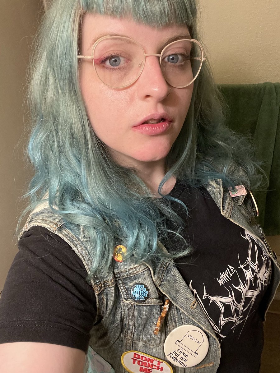 Dolly Carton tweet media