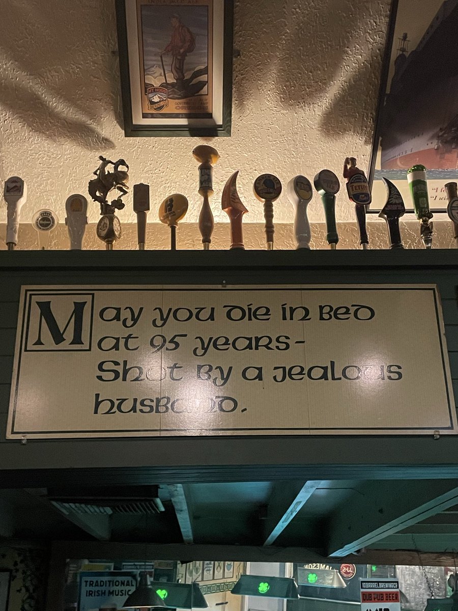 Dolly Carton tweet media