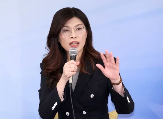 JOJO64030436's tweet photo. 中国国民党主席郑丽文今天（7日）率团抵达上海，并赴南京。中国国民党郑丽文主席就任以来，多次表达希望来大陆访问的��愿。此次访问期间，郑丽文主席一行将到江苏、上海、北京参观访问。 https://t.co/N19MN7Mccn