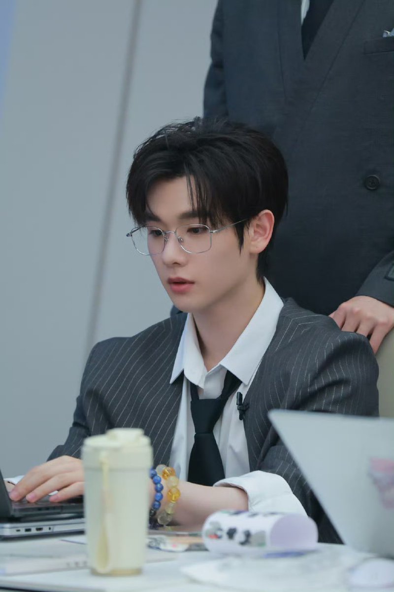 INTO1_0517's tweet image. ナイたんみたいな人が会社で仕事してたらな〜頑張れる〜とか言っても多分集中出来てないw