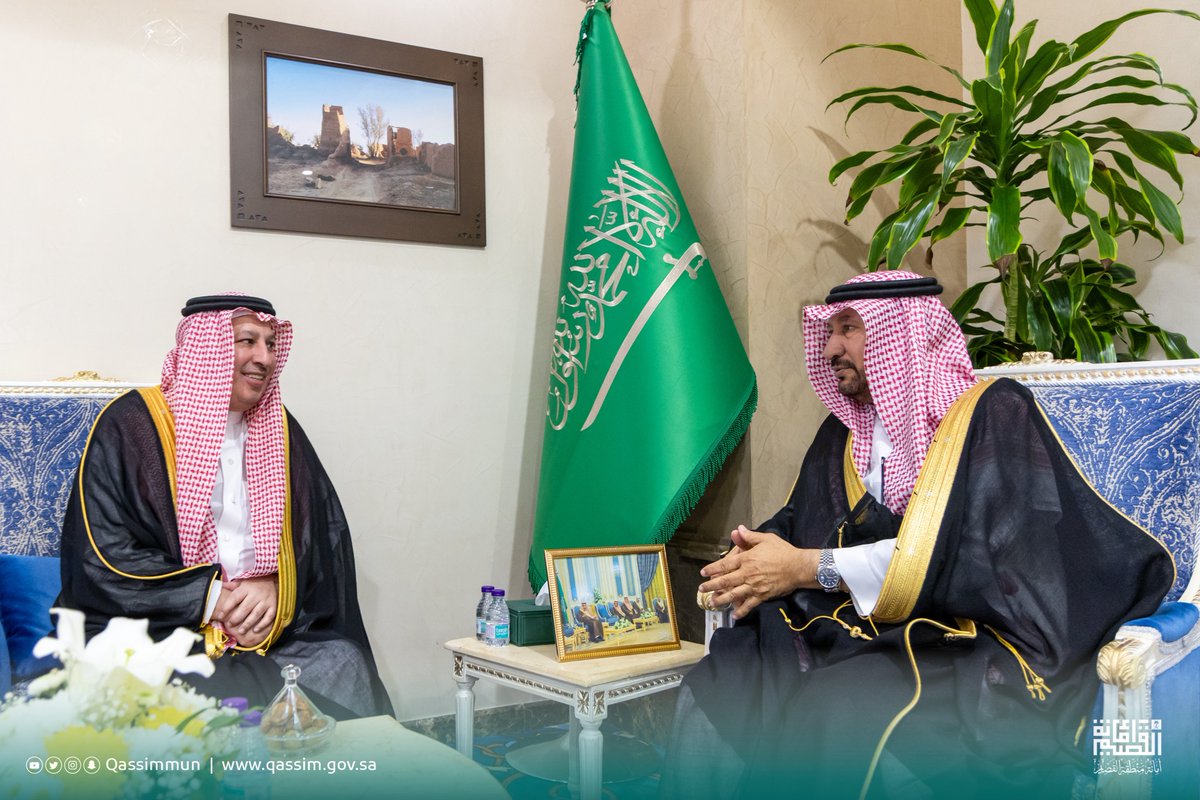 Qassimmun's tweet photo. أمين منطقة #القصيم م. محمد المجلي يستقبل مستشار معالي وزير البلديات والإسكان للرقابة الداخلية والمشرف العام على الإدارة العامة للمراجعة الداخلية أ. محمد السعيد، لبحث تعزيز الرقابة الداخلية ورفع كفاءة الإجراءات، وذلك ضمن جهود تطوير العمل المؤسسي وتحقيق مستهدفات رؤية المملكة 2030، بحضور قيادات #أمانة_منطقة_القصيم ومشاركة رؤساء البلديات عن بُعد.