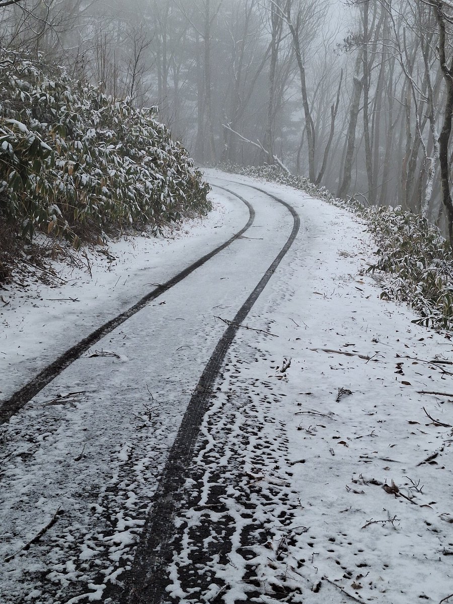 聖高原積雪、2WDで夏タイヤの方、通行厳しいです
　#麻績村
　#聖高原
　#三和峠