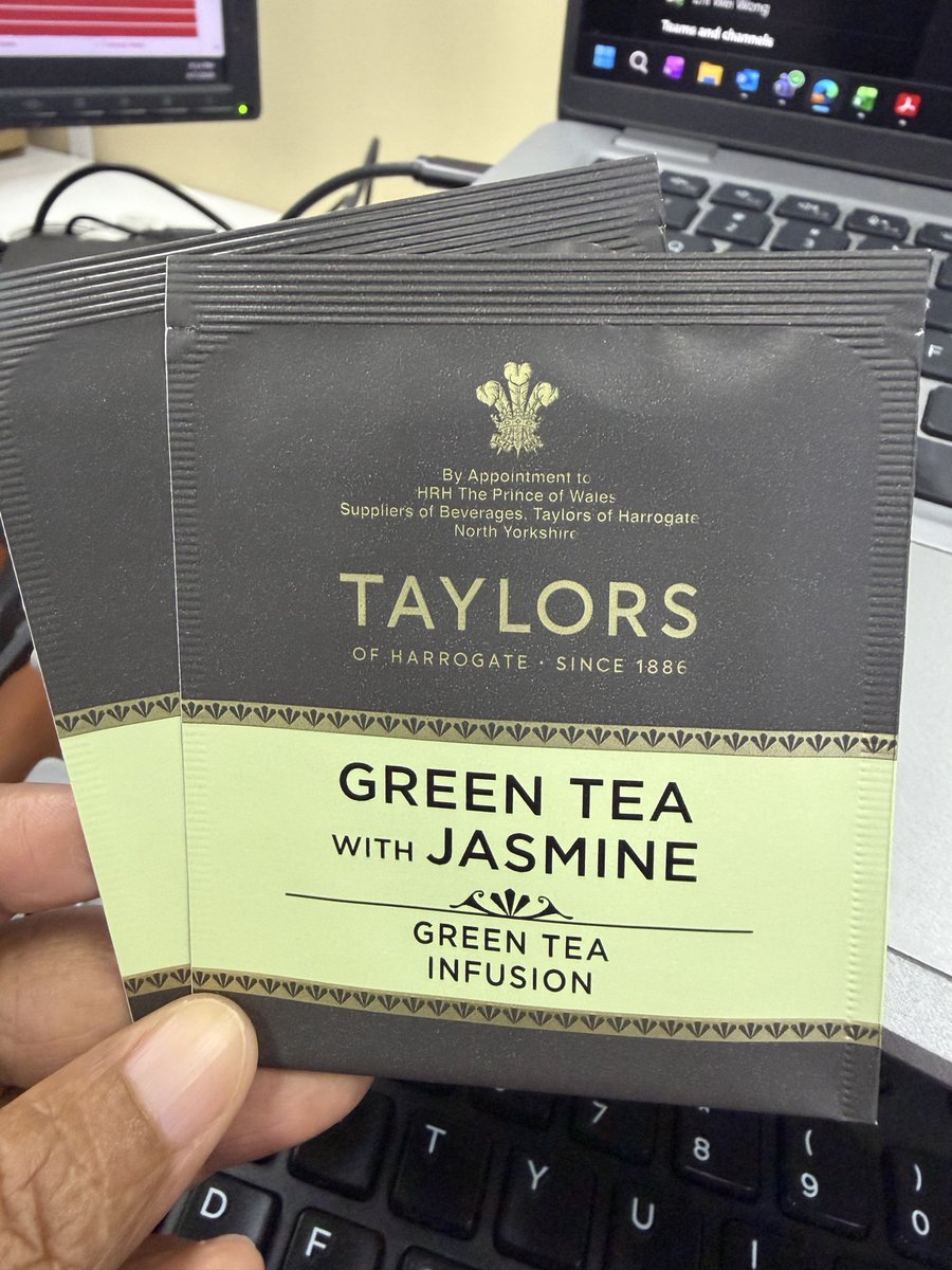 ciksue__'s tweet photo. This is probably expensive tea but i dont like jasmine😔 https://t.co/SSw97X3ix5