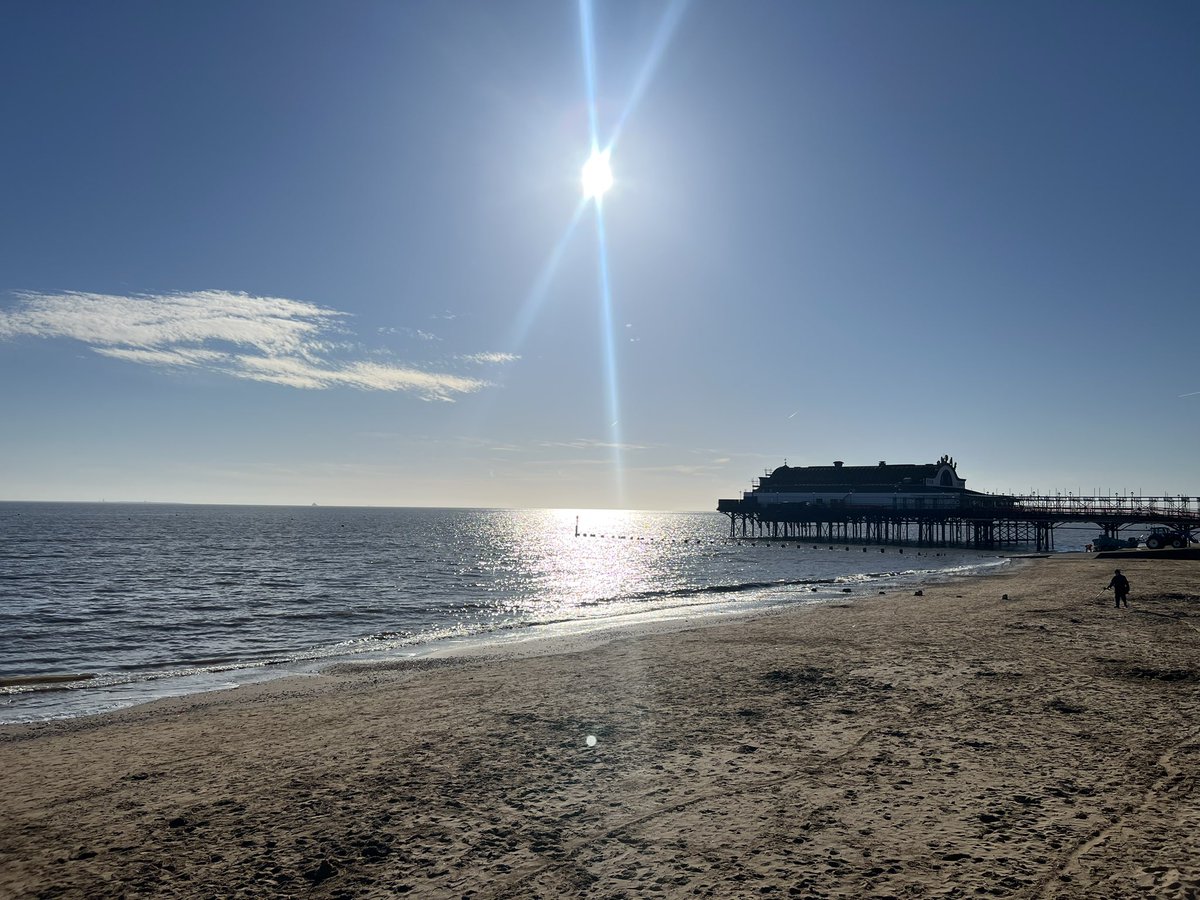 Mu55ell's tweet photo. Stunning morning in Costa del Cleethorpes 🌞 https://t.co/OAVxh4DaRn