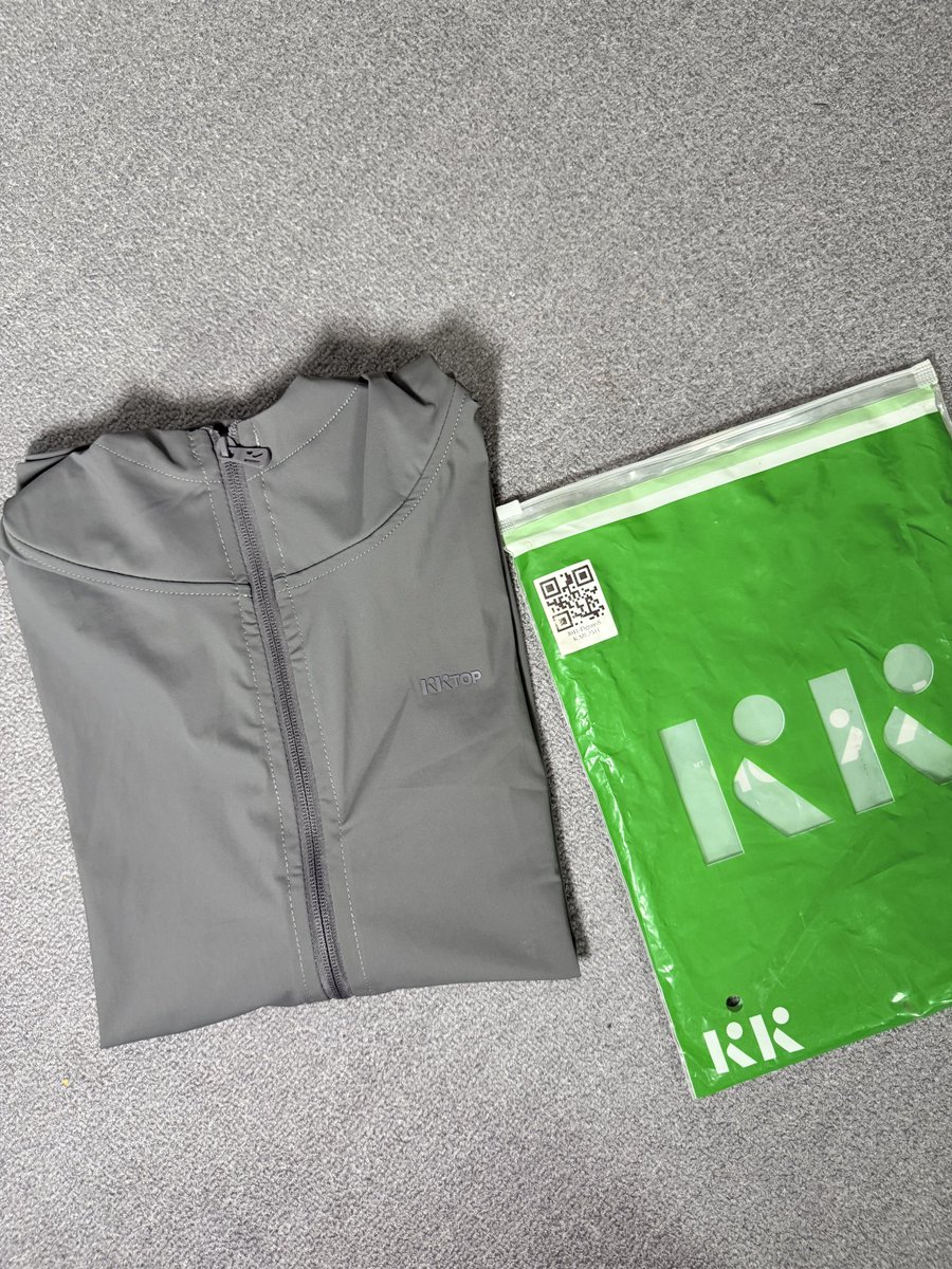 Sweetroseland's tweet image. FINALLY ARRIVED!!!

suka banget sama jaket olahraga ini 🥹 aku beli lagi yg dark grey biar gampang mix n match warnanyaaa

dia tuh banyak sizenya dari S samap 2XL yg LD nya up to 130cm big size friendly!!

🖇️ : s.shopee.co.id/8V4oEgKPiq

ini wajib banget punya!