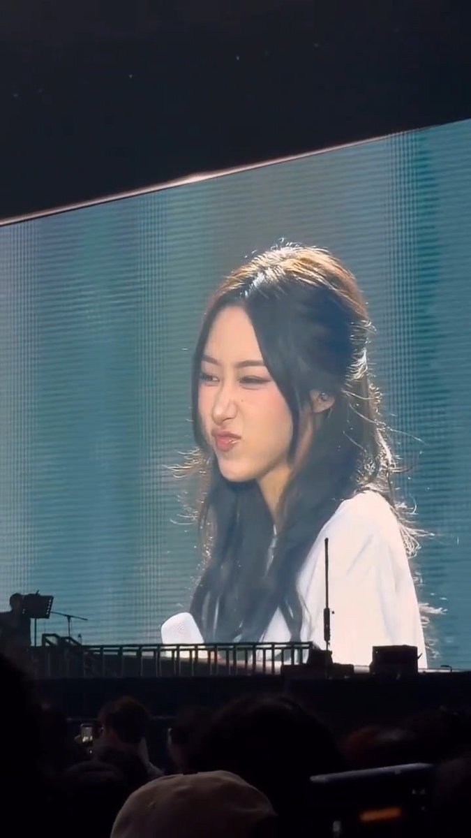 ☽ 🫦 tweet media