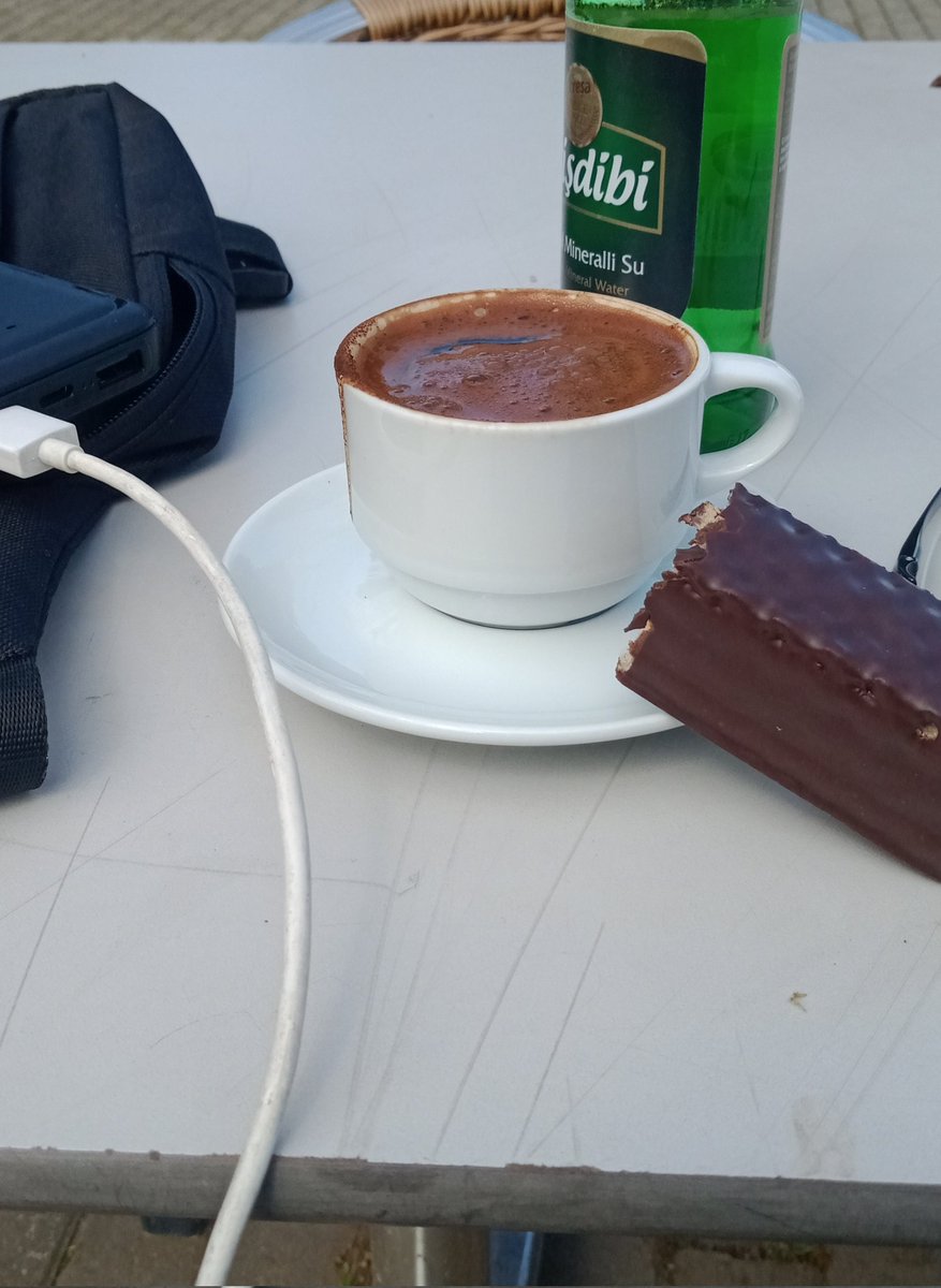 irkinkral182's tweet photo. Allah sizi inandırsın ayakta durabilmek için yiyip içiyorum yoksa 😋 günaydın https://t.co/099bezunKb