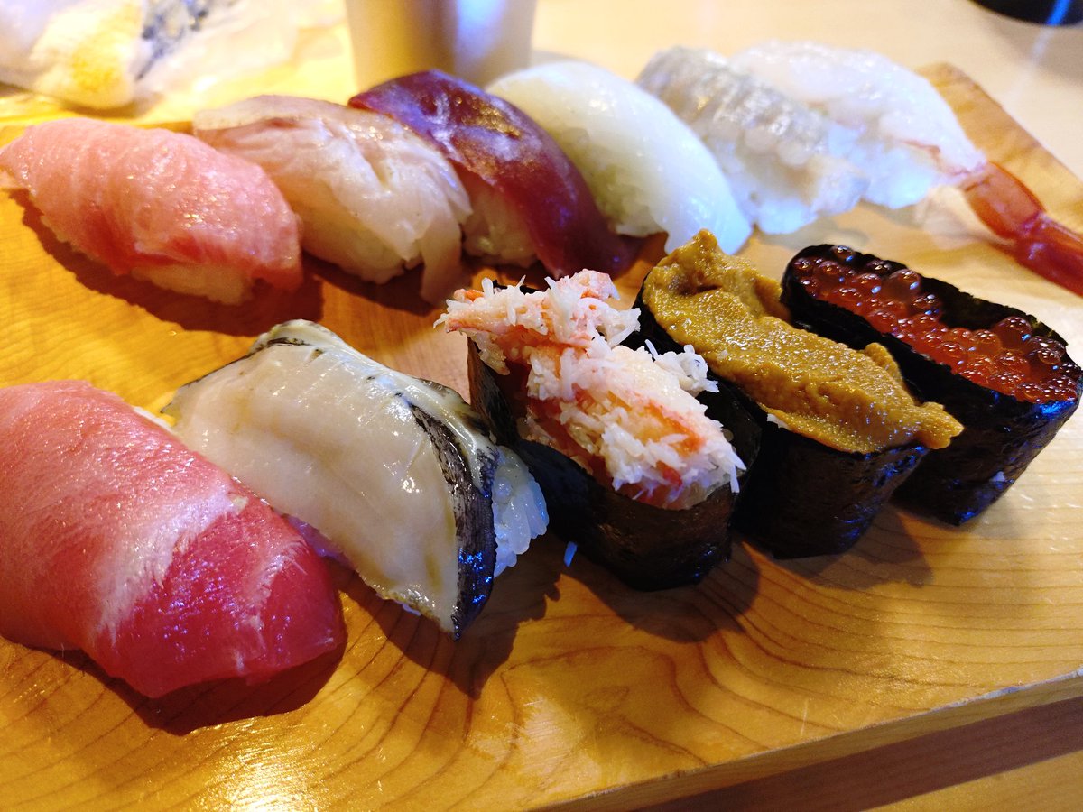 新潟県十日町市　日本三大渓谷　清津峡へ行ってきました
雄大な柱状節理とエメラルドグリーンの清流。。美しい

海
青い空、青い海、白い砂浜〜

白山神社、白山公園の桜
こちらも満開、見頃！
青い空にピンクの桜が映える♡

弁慶の寿司

満足です