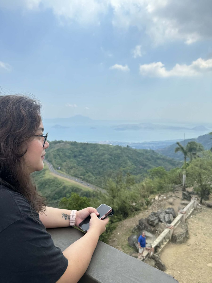 tracitenebro's tweet photo. at least sa tagaytay nagbreakdown 🙃🙃🙃 https://t.co/GtgXVHOVnm