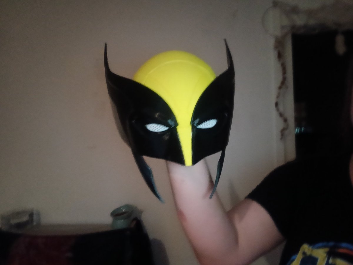 Naddleslee's tweet image. When your boss owns a 3D printer and is also #Awesome 😊 it's a little big but I'll work on that. 
(Also no I'm not bruised, I bloody burnt myself putting the parts together... I know I'm about as useful as tits on a bull😂). 
#Wolverine #Cowl