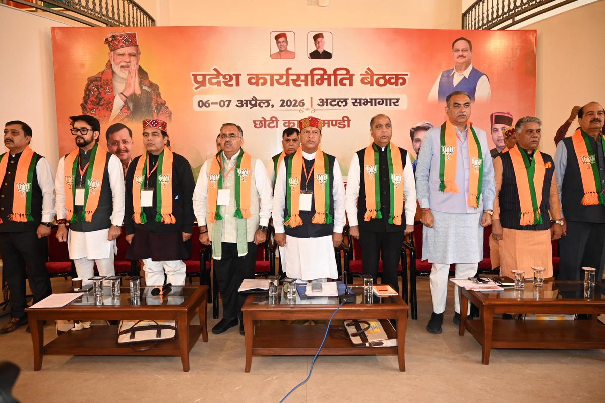 SanjayTandonBJP's tweet photo. छोटी काशी मंडी में भारतीय जनता पार्टी के ध्वजारोहण के साथ प्रदेश स्तरीय कार्यसमिति की बैठक के दूसरे दिन के सत्र का विधिवत शुभारंभ।

बैठक की अध्यक्षता प्रदेश अध्यक्ष डॉ. राजीव बिंदल (@rajeevbindal) जी कर रहे हैं। इस अवसर पर भाजपा के राष्ट्रीय महामंत्री तरुण चुघ (@tarunchughbjp) जी, प्रदेश प्रभारी श्रीकांत शर्मा (@ptshrikant) जी, नेता प्रतिपक्ष एवं पूर्व मुख्यमंत्री जयराम ठाकुर (@jairamthakurbjp) जी, सांसद एवं पूर्व केंद्रीय मंत्री अनुराग सिंह ठाकुर (@ianuragthakur) जी, सांसद सुरेश कश्यप (@iSureshBjp) जी, सांसद डॉ. राजीव भारद्वाज (@DrRajeevBJP) जी सहित अन्य वरिष्ठ पदाधिकारी विशेष रूप से उपस्थित हैं।

हम सभी सेवा, समर्पण और राष्ट्र निर्माण के संकल्प के साथ आगे बढ़ते हुए जन-जन तक पार्टी की विचारधारा पहुँचाने के लिए प्रतिबद्ध हैं।

#BJP #BJPHimachalPradesh