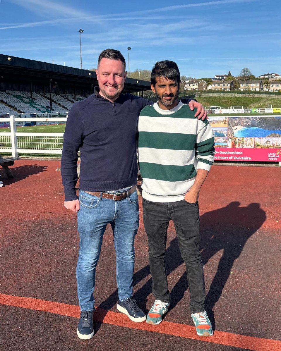 BPAFCOfficial's tweet image. Huge thank you to Imran Laher, Head of Marketing at Integra Insurance, for his fantastic support at Horsfall yesterday and for Integra’s ongoing backing of Bradford (Park Avenue) across the club 💚 #Bradford #ParkAvenue #GreenArmy