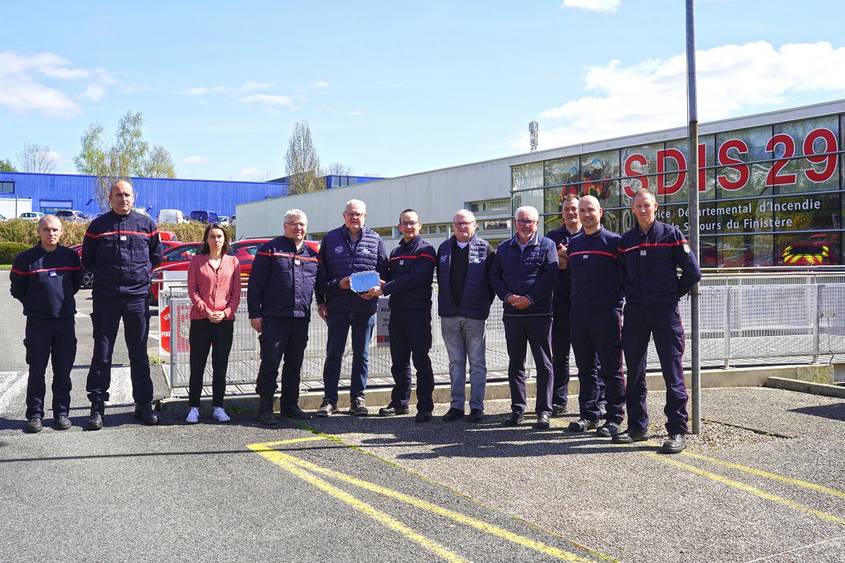 sdis29's tweet photo. Engagement bénévole des sapeurs-pompiers à l’honneur dans le Finistère
Le CDMJSEA et l’UDSP 29 s’associent pour valoriser les sapeurs-pompiers bénévoles. 
👏En 2026, 13 jeunes animateurs seront distingués par le Préfet pour leur engagement. https://t.co/sc2K1WFGyz
