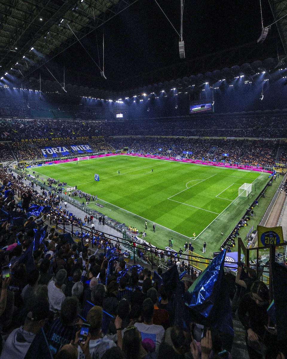 Inter's tweet photo. Atmosfera ✨🖤💙 https://t.co/hkgL2vgeOZ