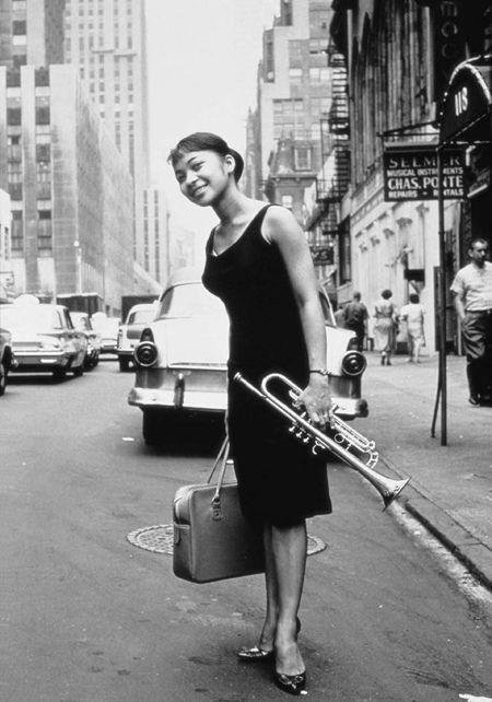 Billie Holiday, surnommée Lady Day, est née à Philadelphie le 7 avril 1915.
 - Billie Holiday &amp; Louis Armstrong - New Orleans
youtu.be/m4jU8IQK5b0?si… via <a href="/YouTube/">YouTube</a>
 - Summertime
youtu.be/uYUqbnk7tCY?si… via <a href="/YouTube/">YouTube</a>