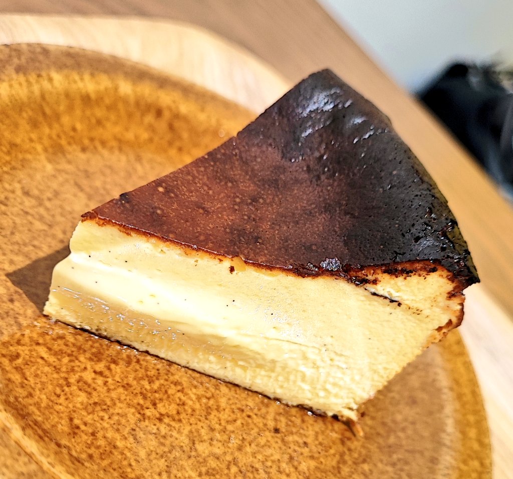 nishikasailife's tweet photo. 江戸川区・一之江のカフェ
『Neighborgood Coffee』さん

むっちり濃厚な固めプリンは、あっさりカラメル＆クリームと相性抜群🍮
バスクチーズケーキもねっとり濃厚！

ほうじ茶ラテも美味しくて
幸せなカフェタイムでした☕✨️ https://t.co/gi6f5xwUzh