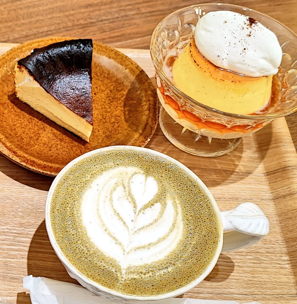 nishikasailife's tweet photo. 江戸川区・一之江のカフェ
『Neighborgood Coffee』さん

むっちり濃厚な固めプリンは、あっさりカラメル＆クリームと相性抜群🍮
バスクチーズケーキもねっとり濃厚！

ほうじ茶ラテも美味しくて
幸せなカフェタイムでした☕✨️ https://t.co/gi6f5xwUzh