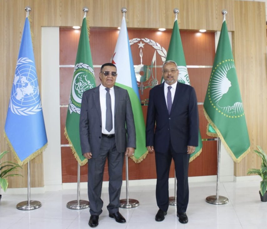 MAECIDJIBOUTI's tweet photo. Le Ministre des Affaires Etrangères et de la Coopération Internationale S.E Monsieur Abdoulkader Houssein Omar a reçu ce matin la délégation de la Mission d’observation électorale de l’Autorité Intergouvernementale pour le Développement (IGAD) conduite par S.E Dr Mulatu Teshome Wirtu, ancien Président de la République Fédérale Démocratique d’Ethiopie.

Les échanges ont notamment porté sur les préparatifs et les dispositions mises en place à Djibouti pour l’élection présidentielle du 10 avril 2026 ainsi que sur le déploiement des observateurs internationaux à travers l’ensemble du territoire national.

A cette occasion, le Chef de la diplomatie a exprimé son appréciation pour le rôle de la Mission d’observation électorale de l’IGAD en conformité avec son protocole de procédures tout en réaffirmant la pleine coopération de la République de Djibouti avec la Mission d’observation électorale de l’IGAD.#MAECIDJIBOUTI