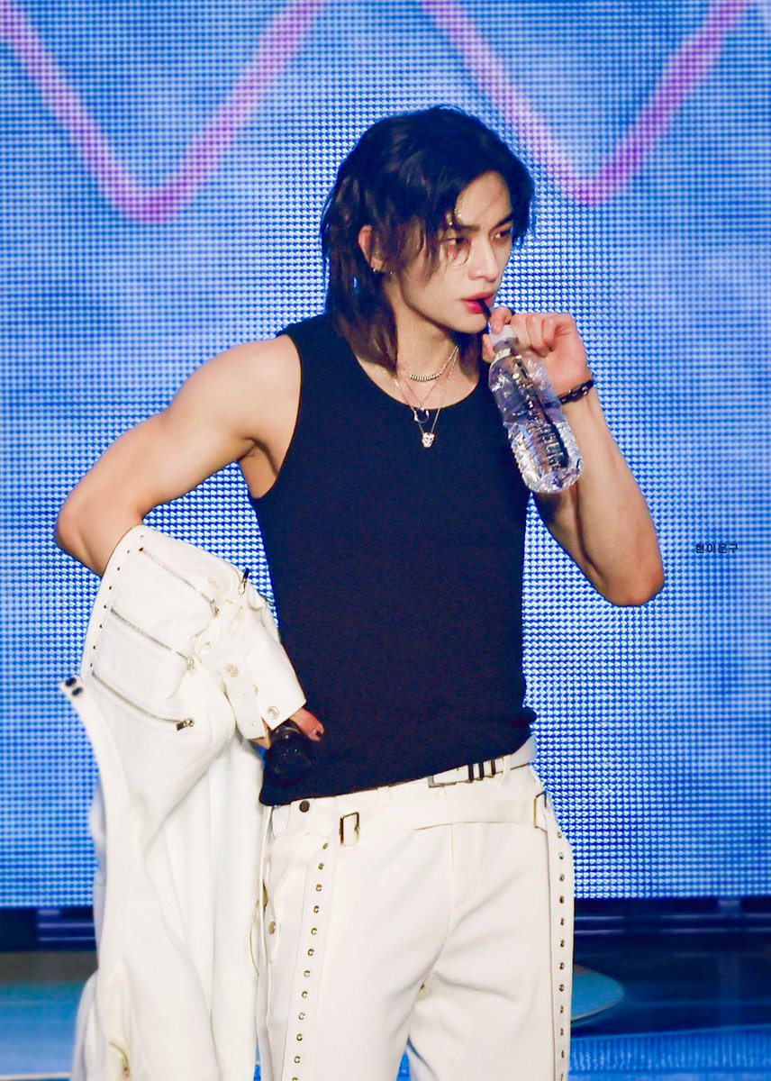 현이문구🫶 tweet media