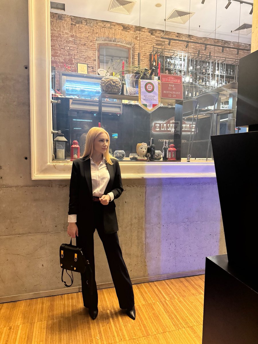 Angie Shaen tweet media