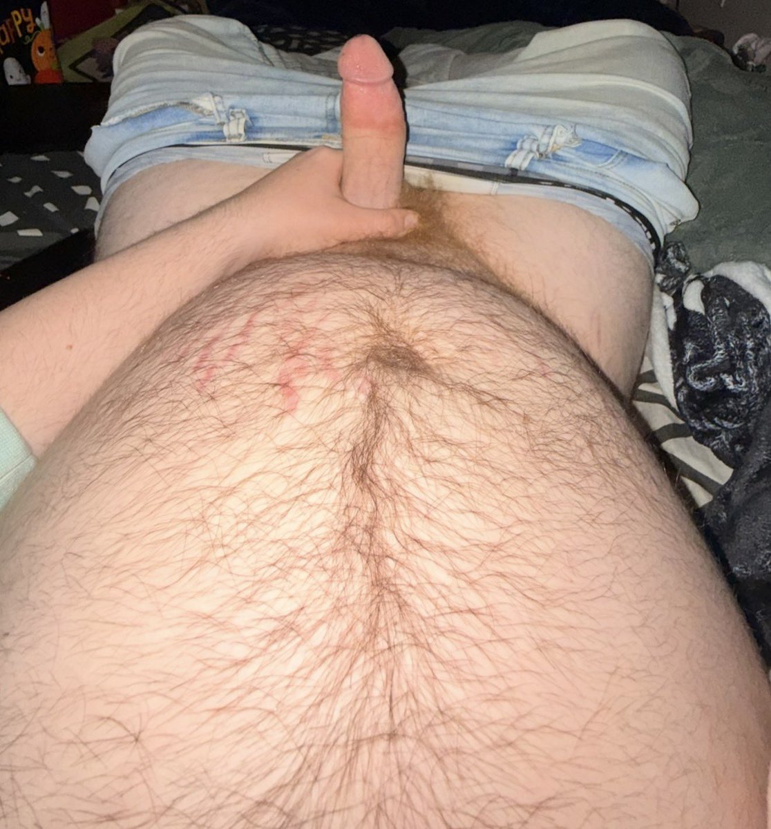 Big hairy belly and big dick 🍆