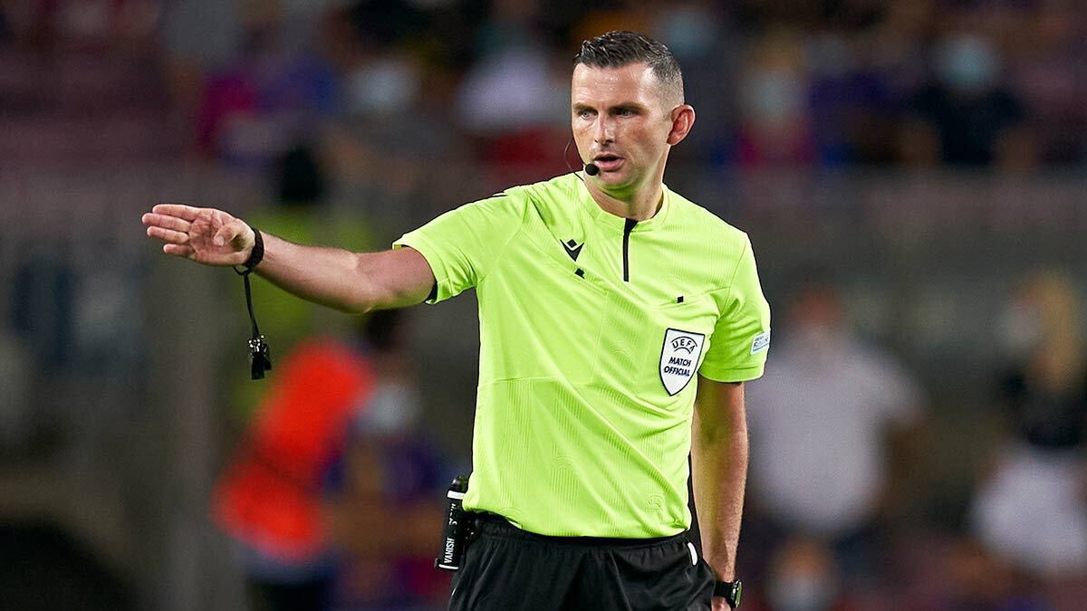Match Officials | <a href="/realmadriden/">Real Madrid C.F. 🇬🇧🇺🇸</a> v <a href="/FCBayernEN/">FC Bayern</a>. #RMAFCB #UCL

Referee: Michael Oliver 🏴󠁧󠁢󠁥󠁮󠁧󠁿 
Assistant Referee 1: Stuart Burt 🏴󠁧󠁢󠁥󠁮󠁧󠁿 
Assistant Referee 2: James Mainwaring 🏴󠁧󠁢󠁥󠁮󠁧󠁿 
Fourth Official: Andrew Madley 🏴󠁧󠁢󠁥󠁮󠁧󠁿 
Video Assistant Referee: Jarred Gillett 🏴󠁧󠁢󠁥󠁮󠁧󠁿 
Assistant VAR: Marco Di Bello 🇮🇹
